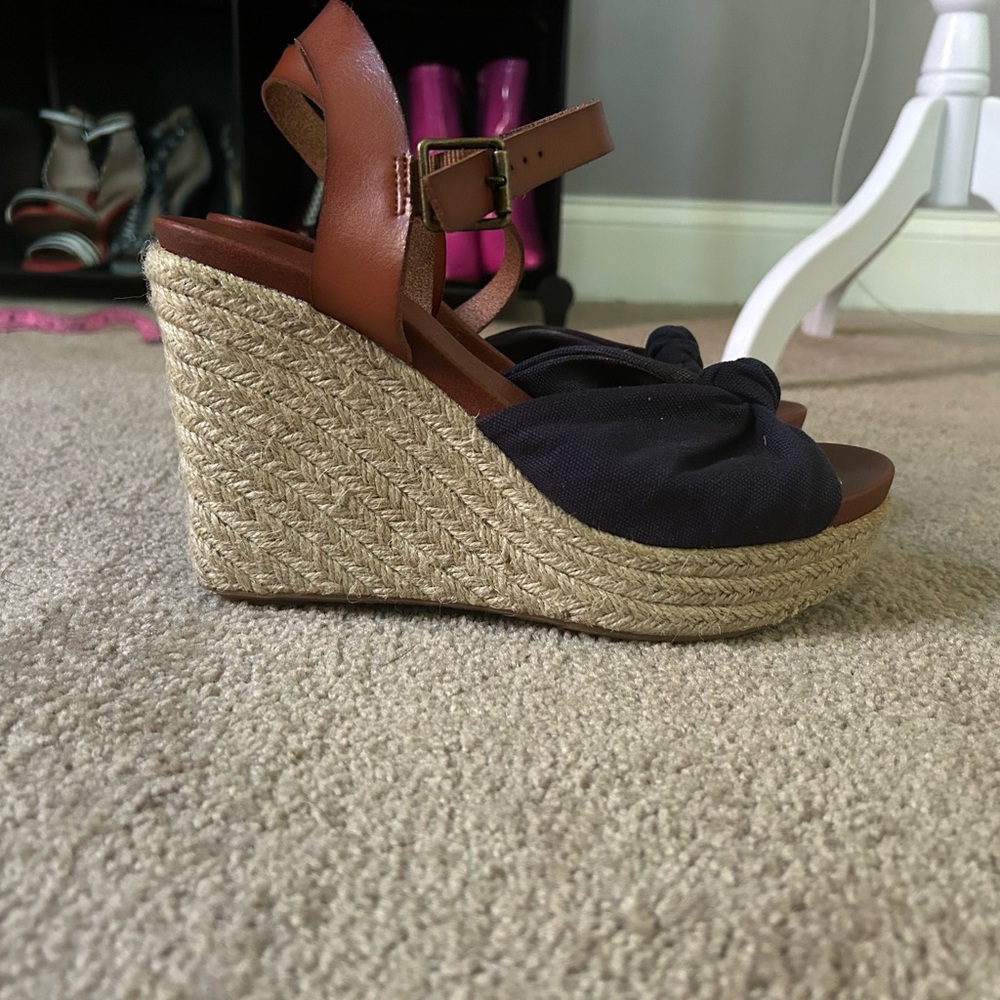 Women’s Wedges - Picture 3 of 5